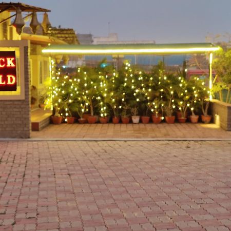Brick Field Hotel Varanasi Exterior foto
