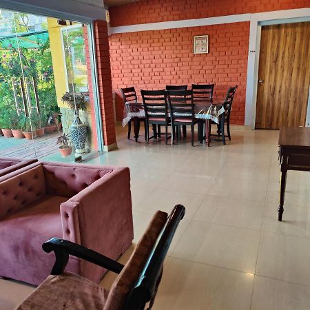 Brick Field Hotel Varanasi Exterior foto