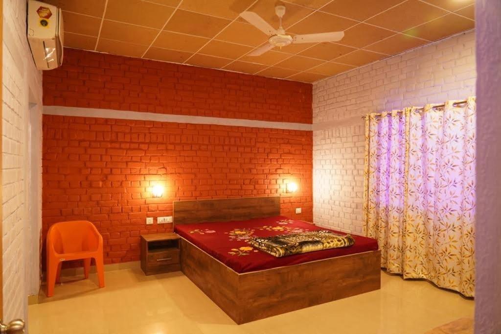 Brick Field Hotel Varanasi Exterior foto