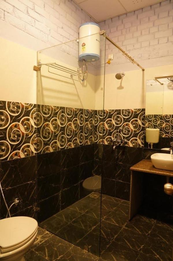 Brick Field Hotel Varanasi Exterior foto